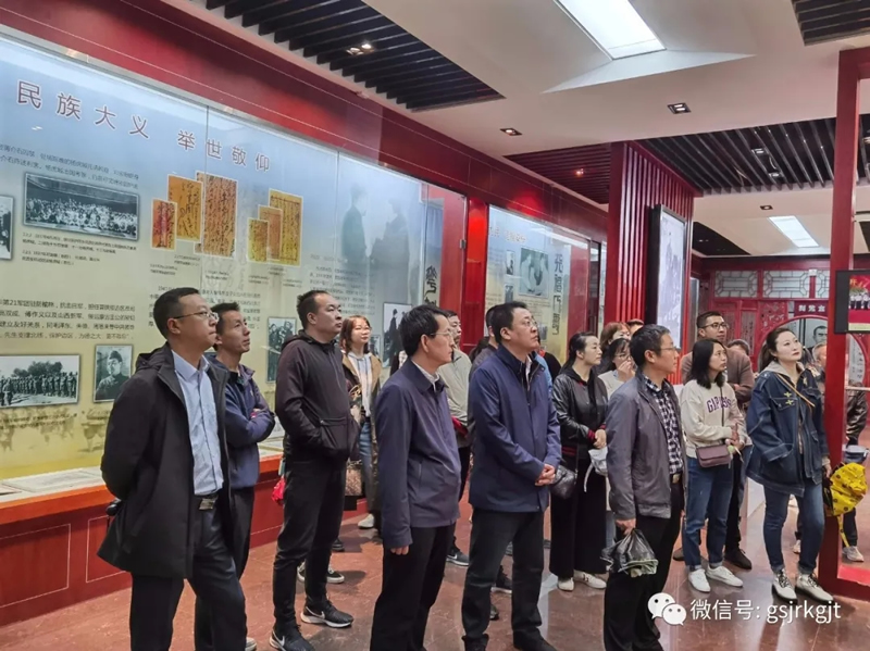 天水市政府金融辦、甘肅金控天水擔(dān)保公司、天水卓雅服飾公司黨支部聯(lián)合舉行主題黨日活動(dòng)